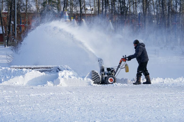 12 Best Winter Seasonal Jobs for College Students in 2023