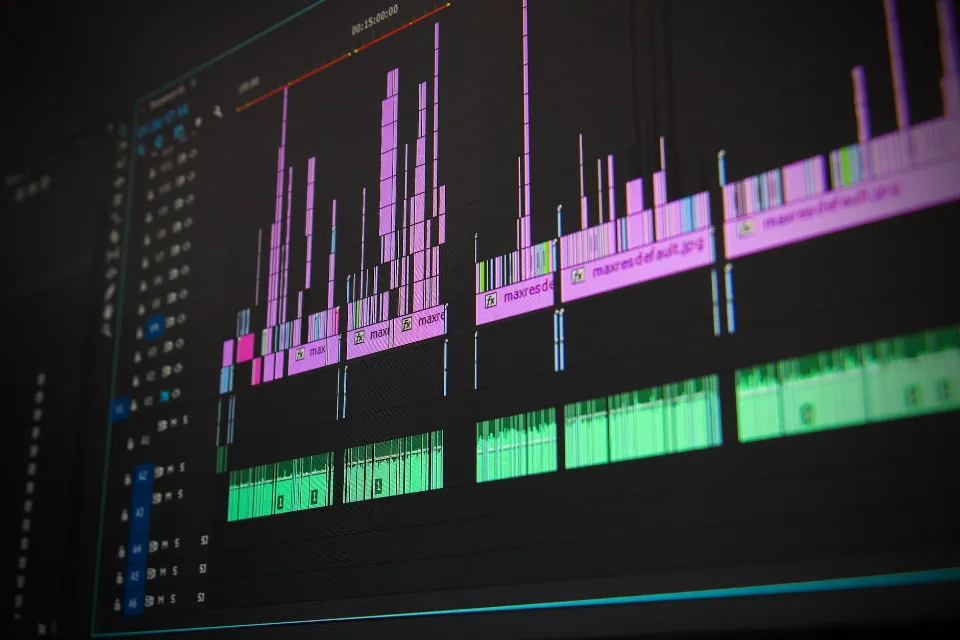 How Much Do Video Editors Make in 2023? Video Editing Salary